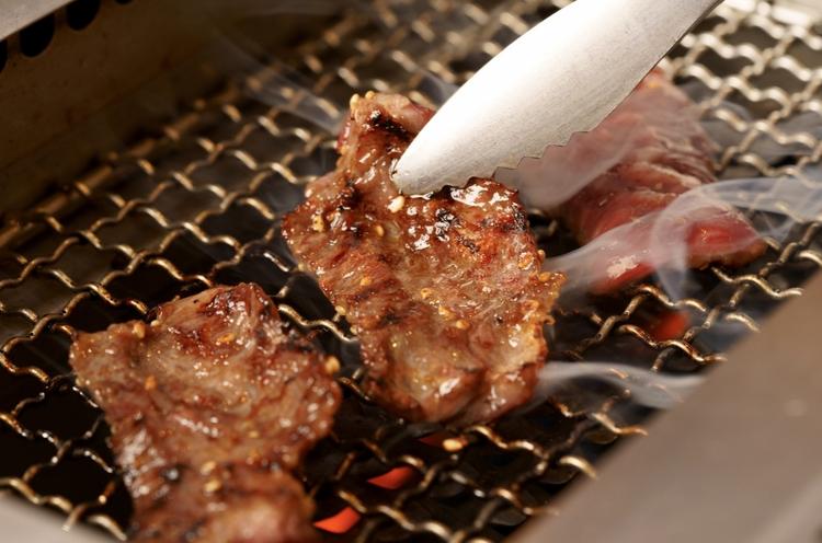 お客様の目の前で調理と接客をお願いします