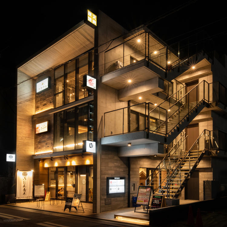 まだ3年目の綺麗な駅チカビルです