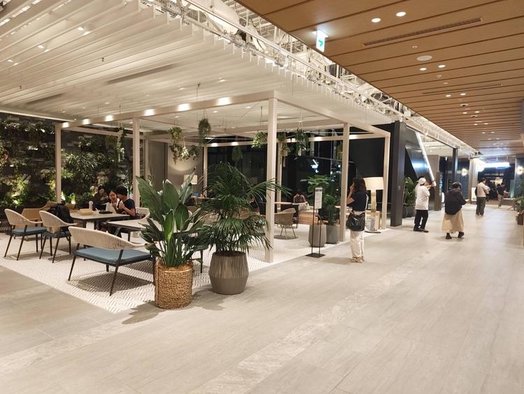 お店の前はパブリックスペース