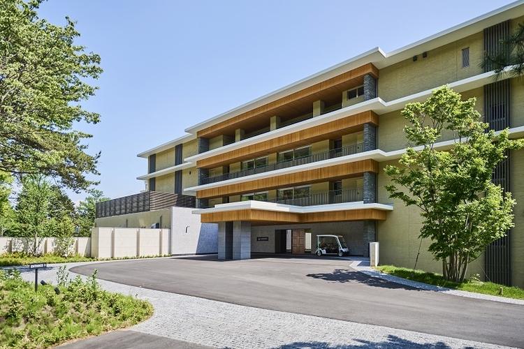 料理と自然が一体化する空間を演出