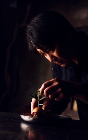 魅力的な調理パフォーマンスをお届け！