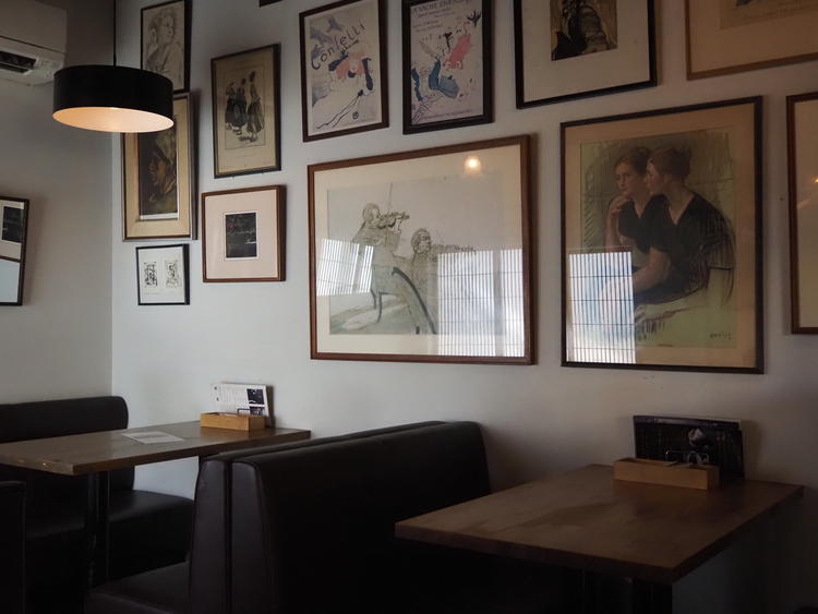 古民家をリノベーションした店内。