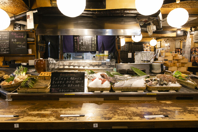 美味しい料理と笑顔でおもてなししています