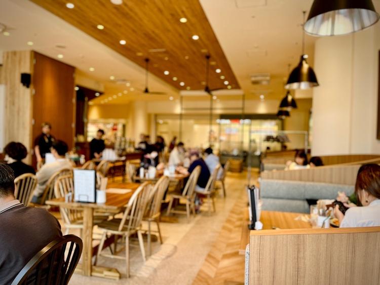 オープンエアで開放的な空間