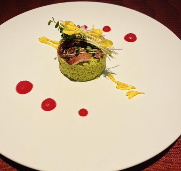 世界一の料理と接客を目指します。