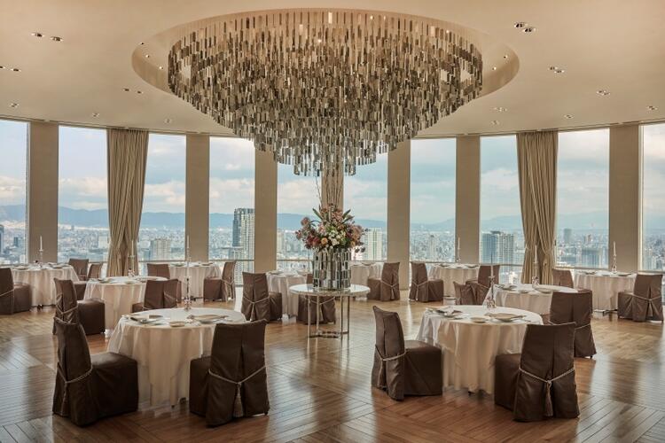 大阪の景色を一望できるダイニング