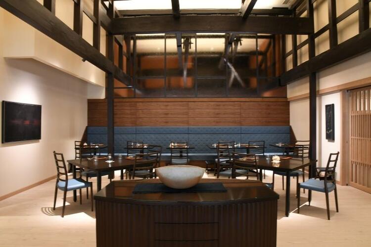 落ち着いた雰囲気の店内