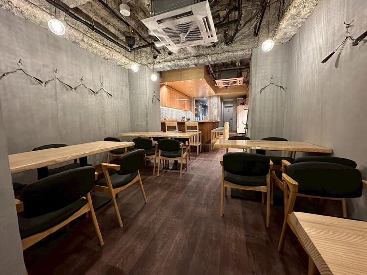 店内はモダンな雰囲気♪