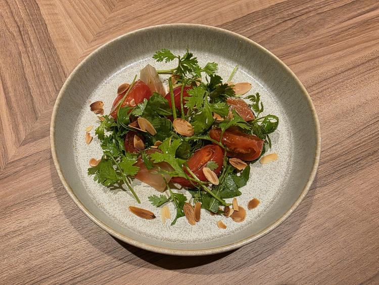 パクチーとルッコラのサラダ