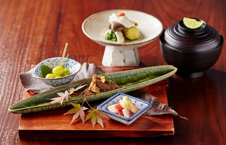 四季折々の食材を使った会席料理を提供