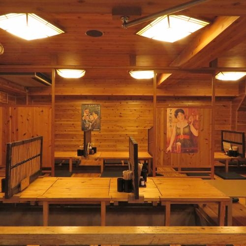 昭和風の内装で良い雰囲気♪