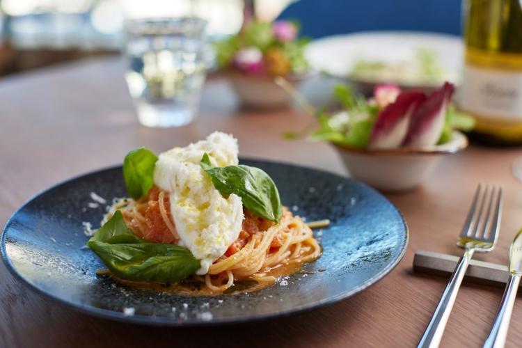 若手スタッフが多数活躍中♪