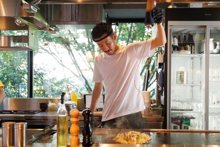 オープンキッチンの開放的な雰囲気