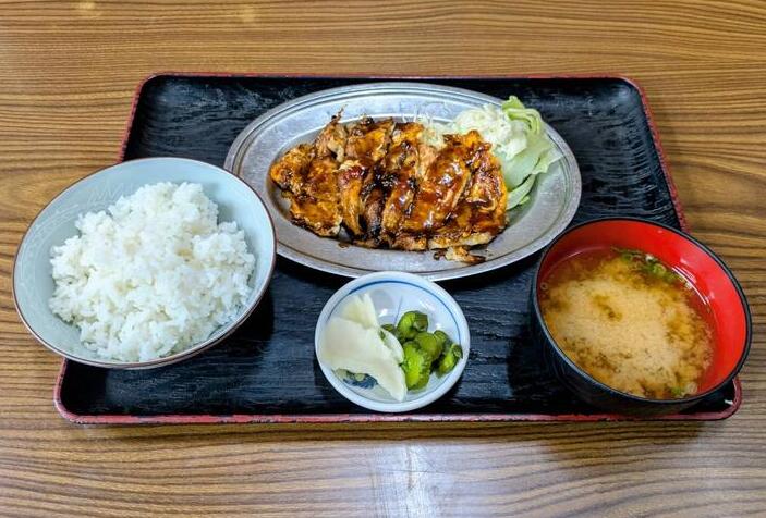 大人気！名物のとん平焼き