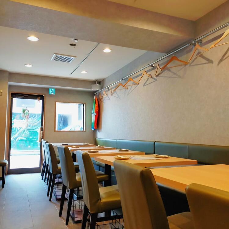 店内はスタイリッシュな雰囲気♪