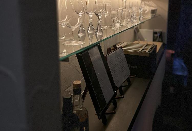 西麻布にある完全会員制のワインバーです