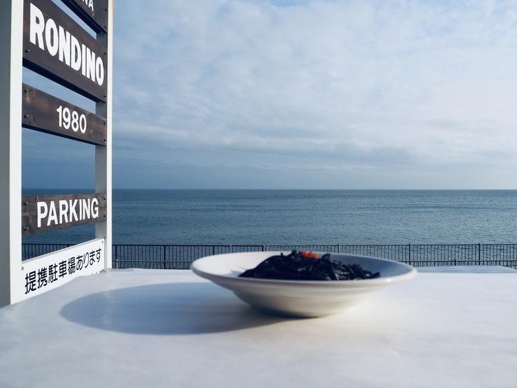 スペシャリテ　イカ墨のスパゲッティ