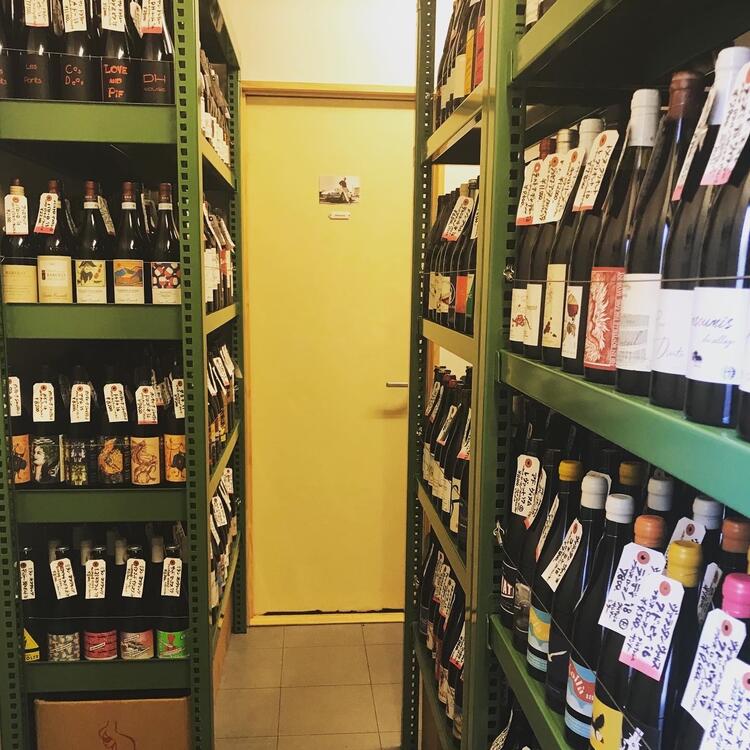 ＼常時1500種類のワインをご用意／