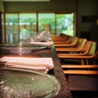 カウンター席でコミュニケーション