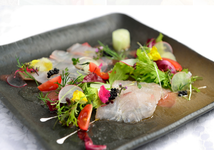 日本各地から厳選したこだわりの食材を使用