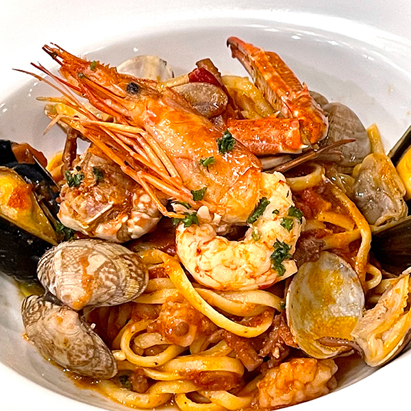 20〜40代のスタッフが活躍中★