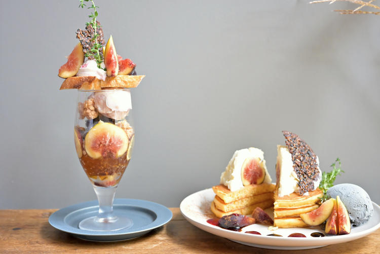 季節限定のパンケーキとパフェ