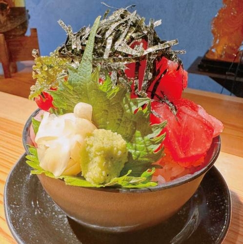 沖縄の旬の食材を使ったメニューが自慢♪