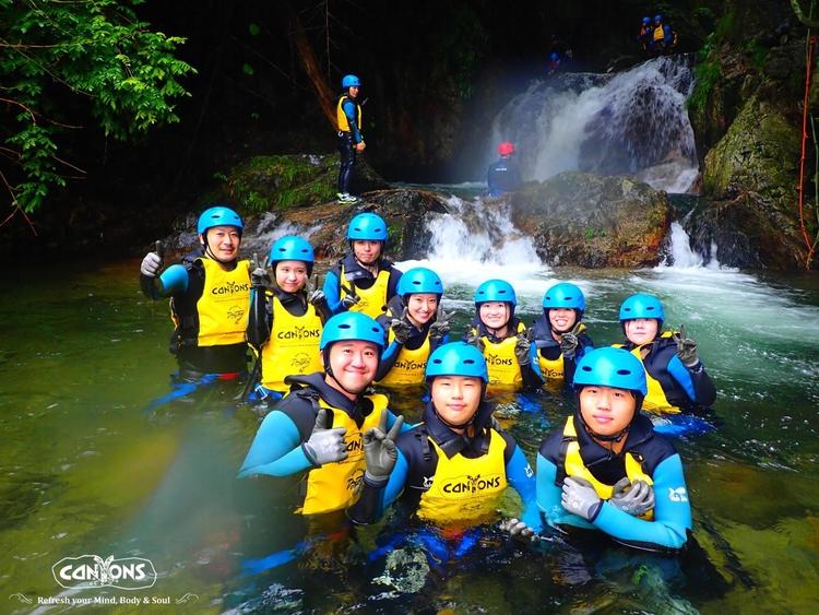 夏はみんなで川遊び♪