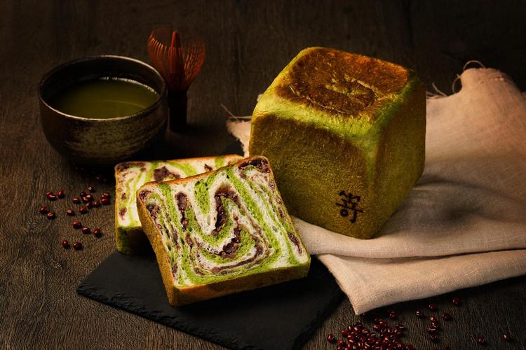 毎月変わる限定食パンも人気商品です