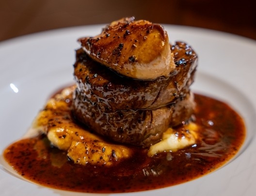 当店１番人気、牛フィレフォアグラ乗せ