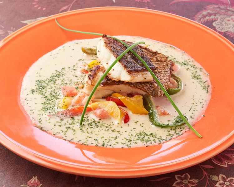 真鯛のポアレ、特製濃厚クリームソース