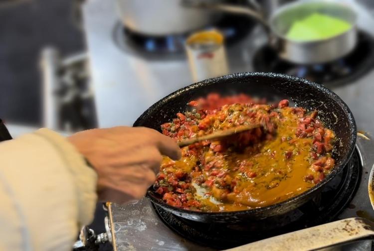 フレンチの命、ソースは全て手作りです