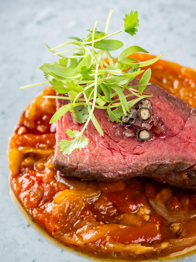 和の要素を取り入れたフランス料理を提供