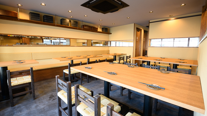 店内は和テイスト＆あたたかみのある雰囲気