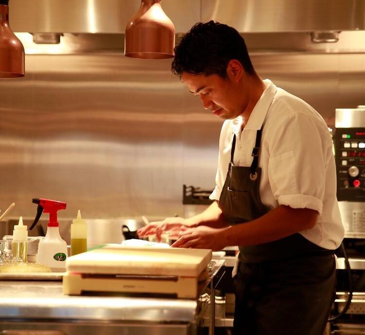 若い料理人も活躍中！未経験者も一から育成