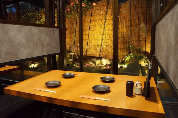 落ち着いた雰囲気の店内