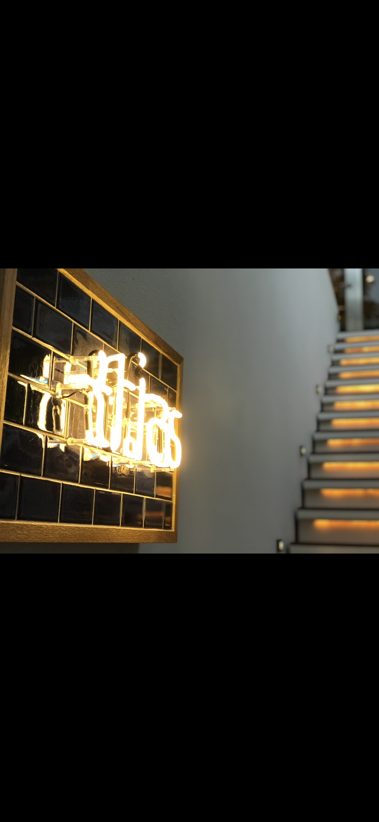 閑静な住宅街の隠れ家的な入口