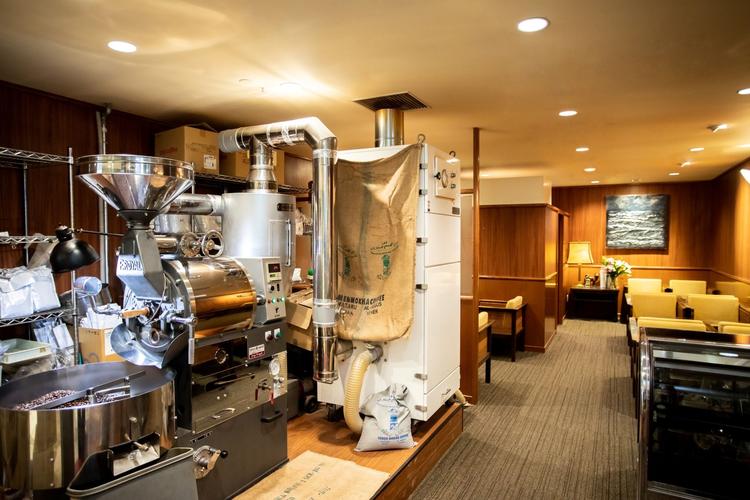 焙煎機併設の店舗です