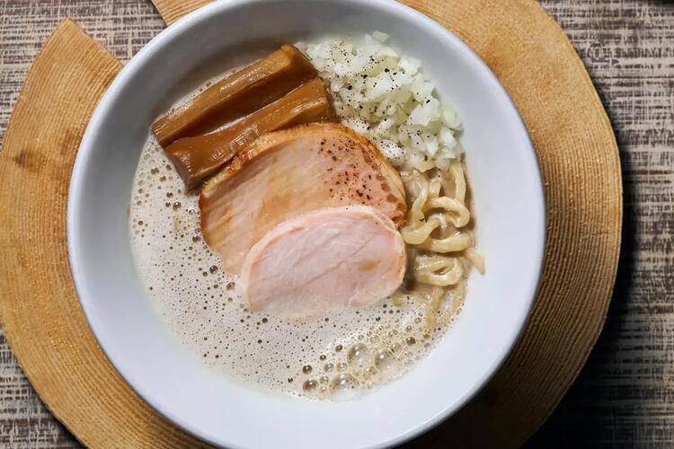 メディアも注目！元祖泡系ラーメンをご提供