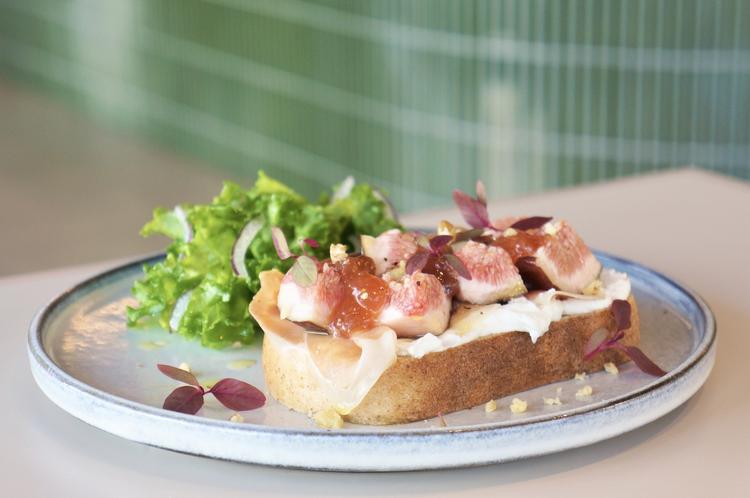 大人気の朝食　いちじくタルティーヌ