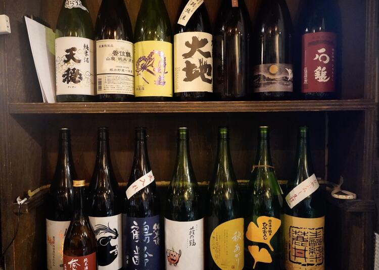 全国から厳選した約40種のお酒。