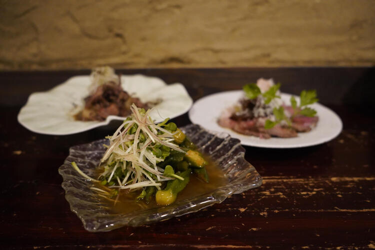 日本酒にあうアテを楽しめるお店。