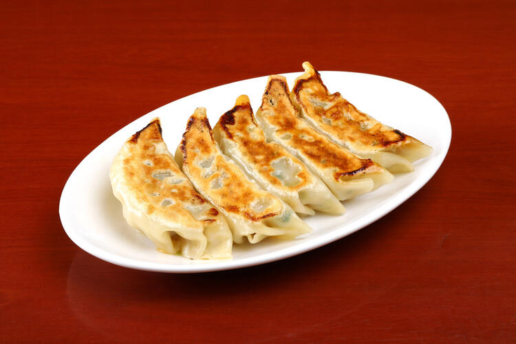 人気メニュー〈まるしん特製餃子〉