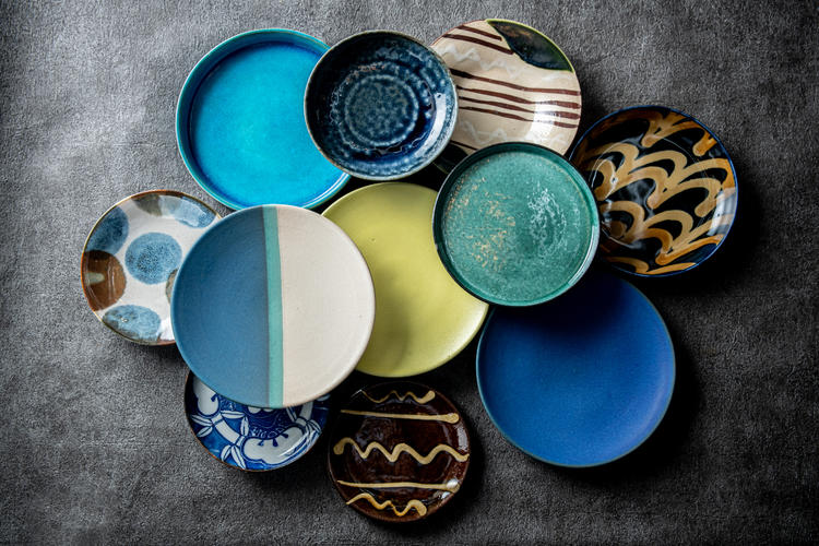 お皿など細部までこだわった店づくりを