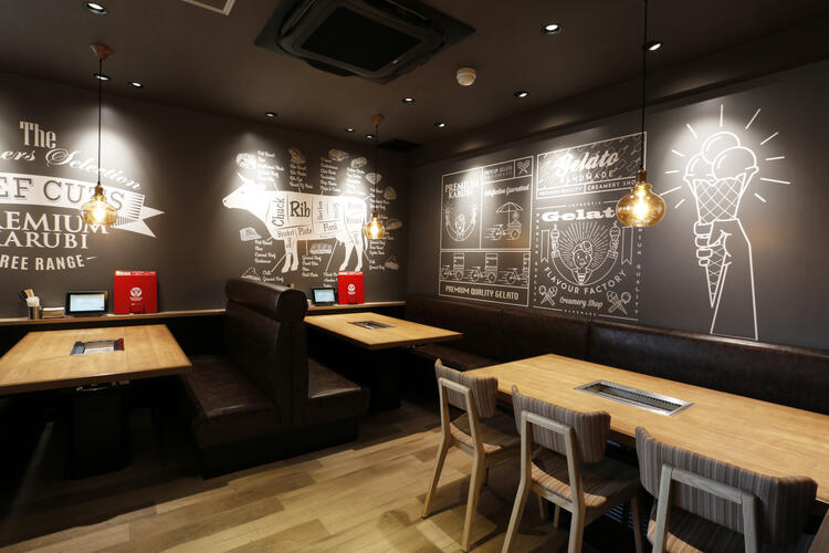 店内は広々とした空間