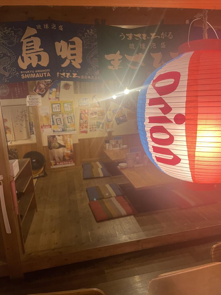 沖縄を感じさせるアットホームな店内♪