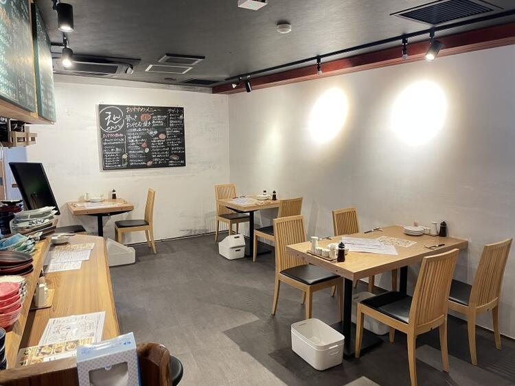 カジュアルな雰囲気の店内♪