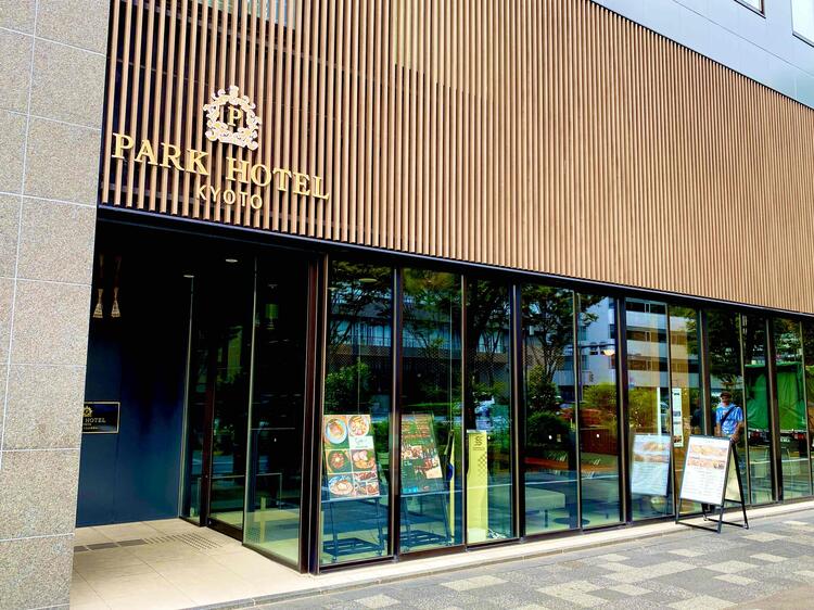 ホテル1Fの国際色豊かなお店