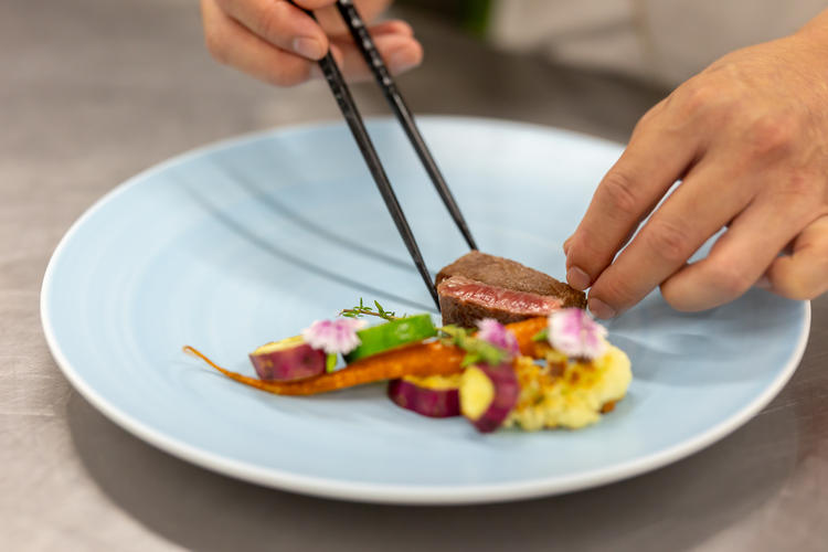 完全予約制の超優良企業の接待施設求人など