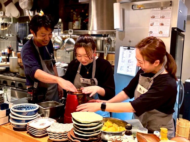 高級感のある円カウンターでお仕事！